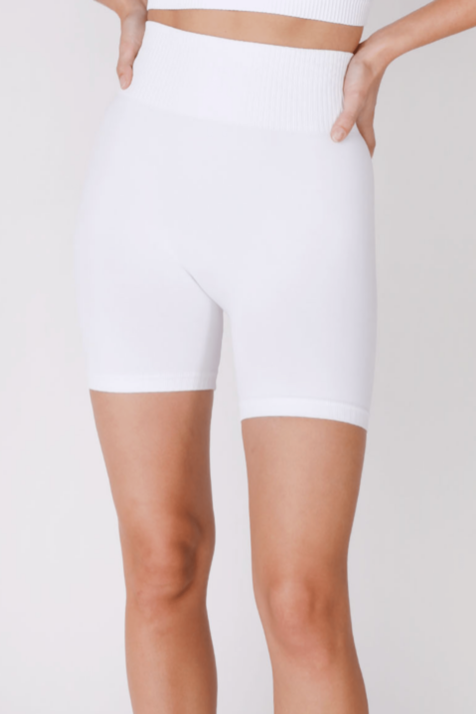Nikibiki 4" Highwaist Shorts