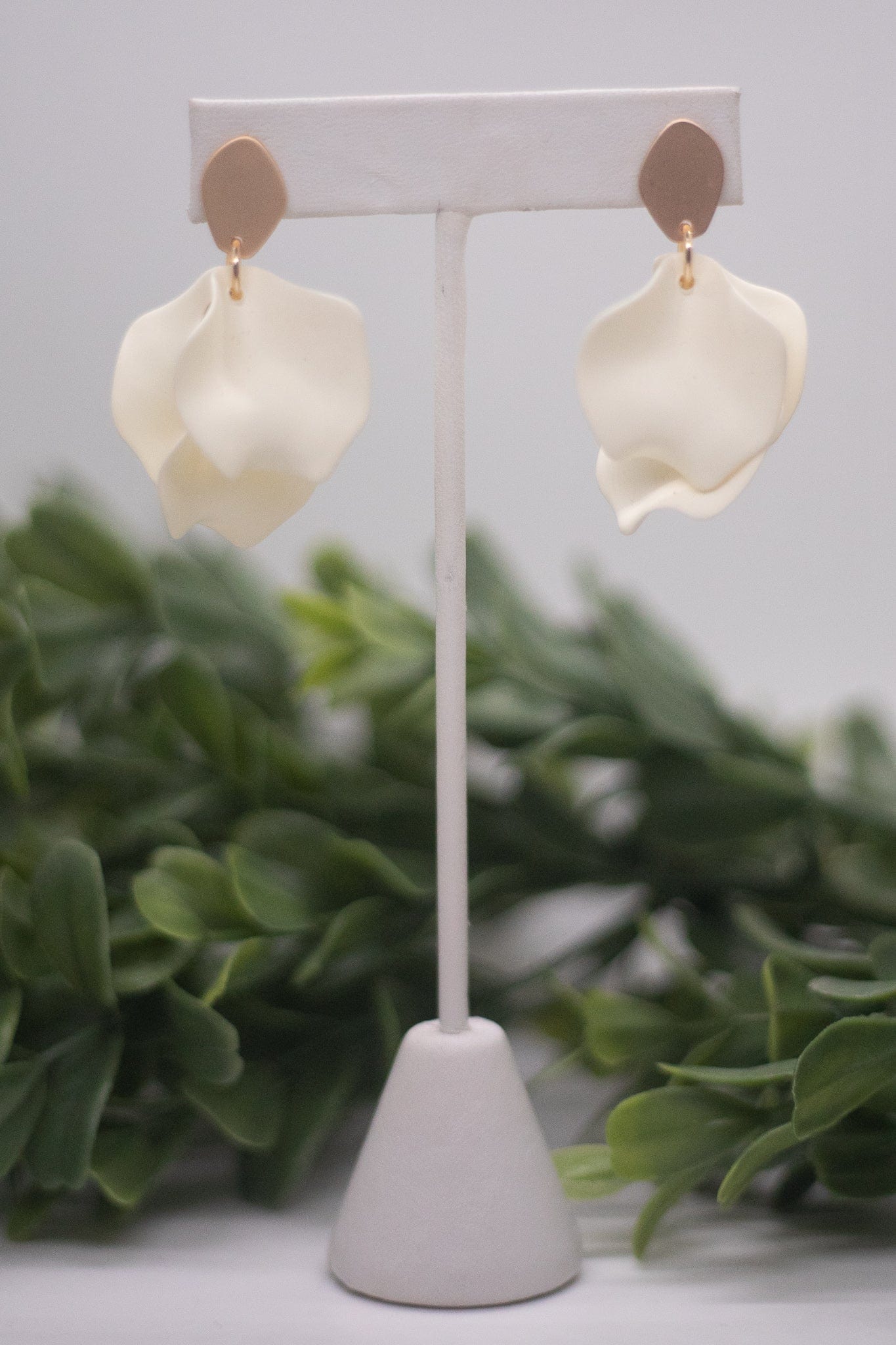 Ivory Flower Petal Post