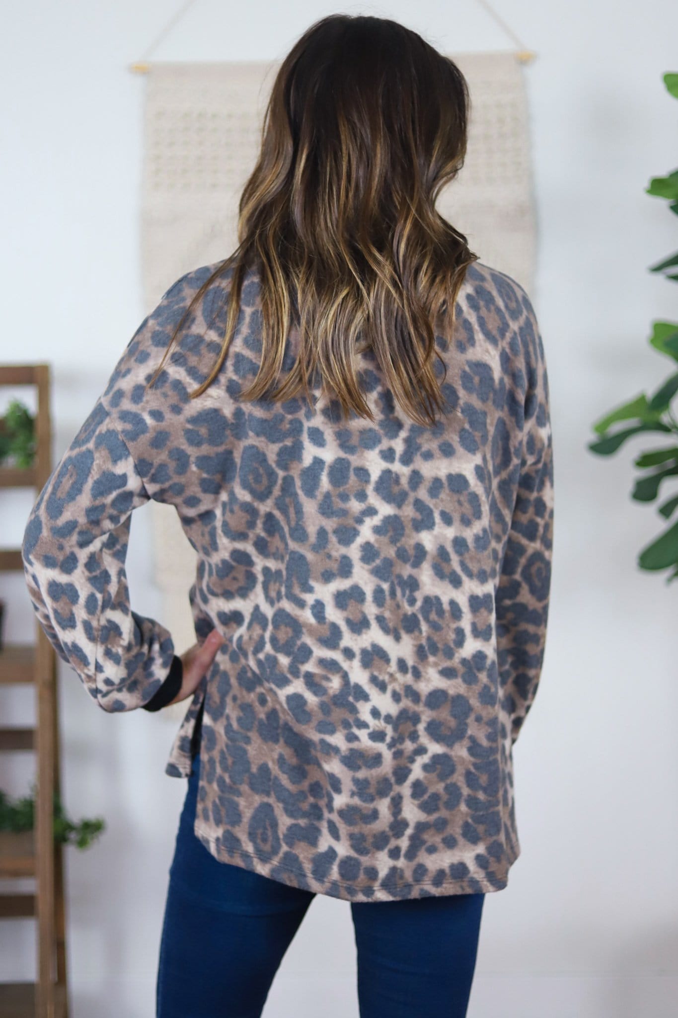 black trim leopard print top back