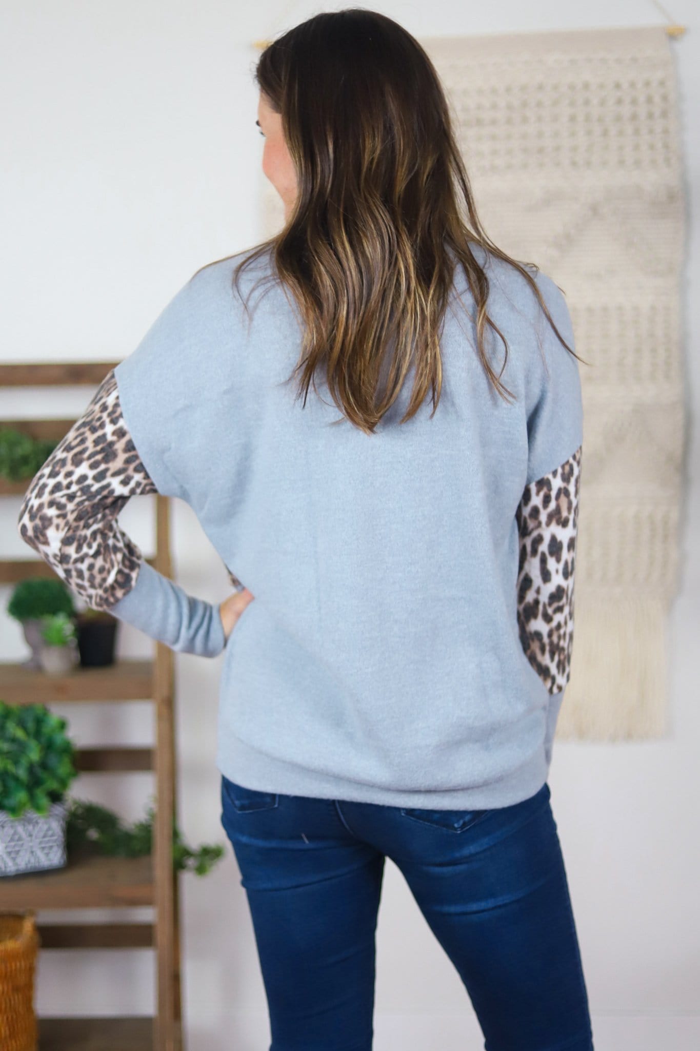 leopard print grey top back