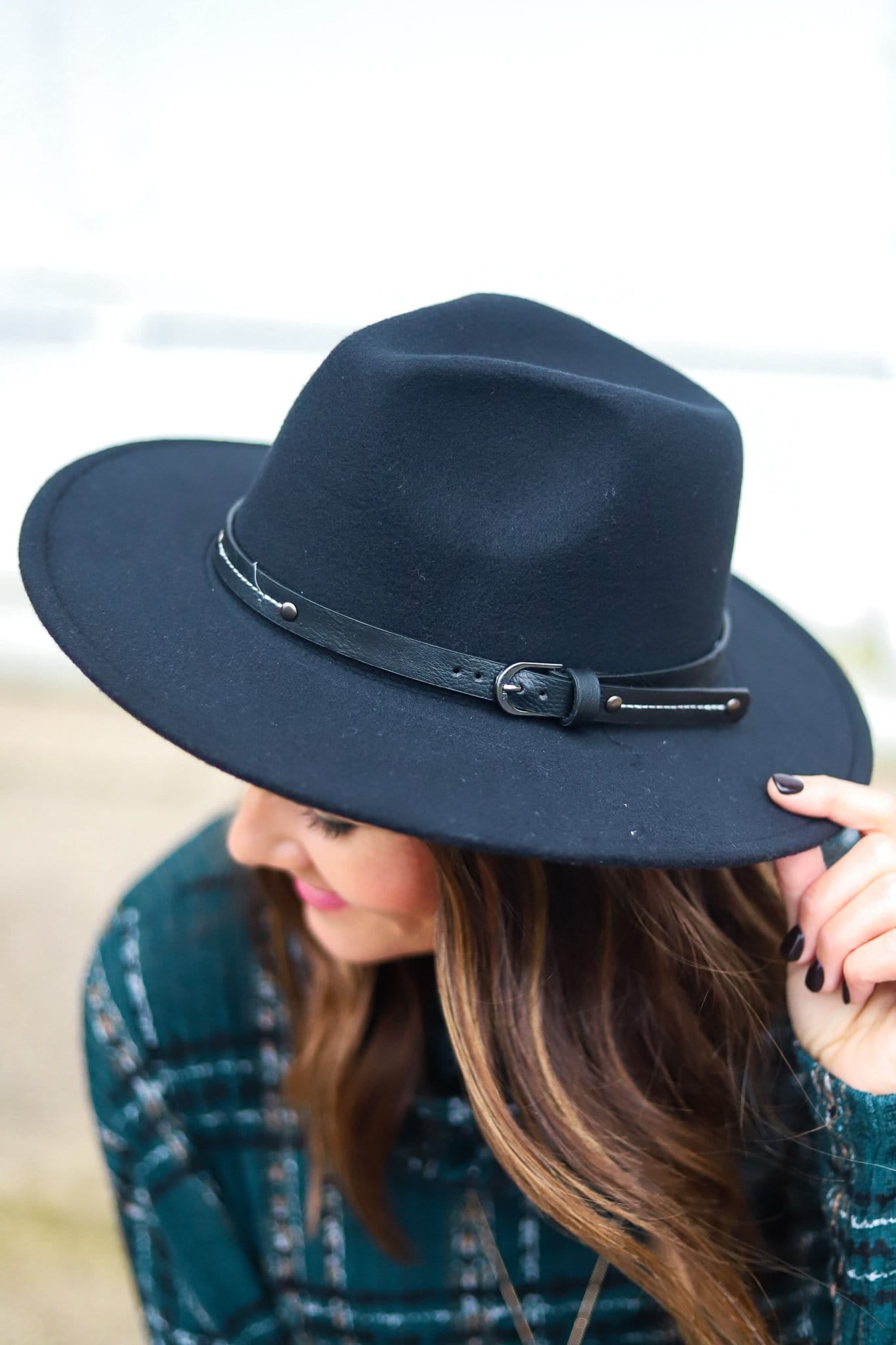 dark panama hat with buckle 