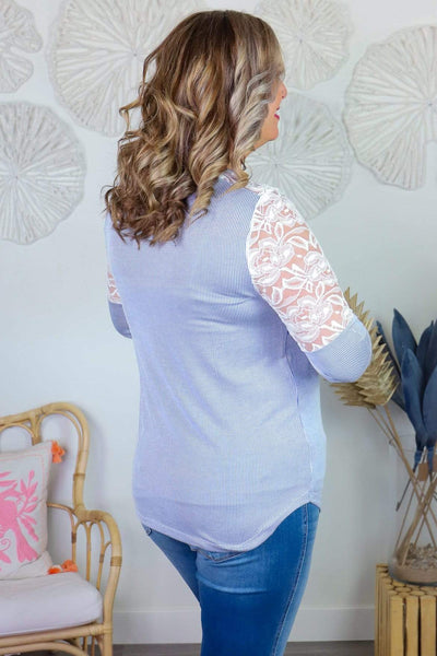 lace detail 3/4 sleeve top