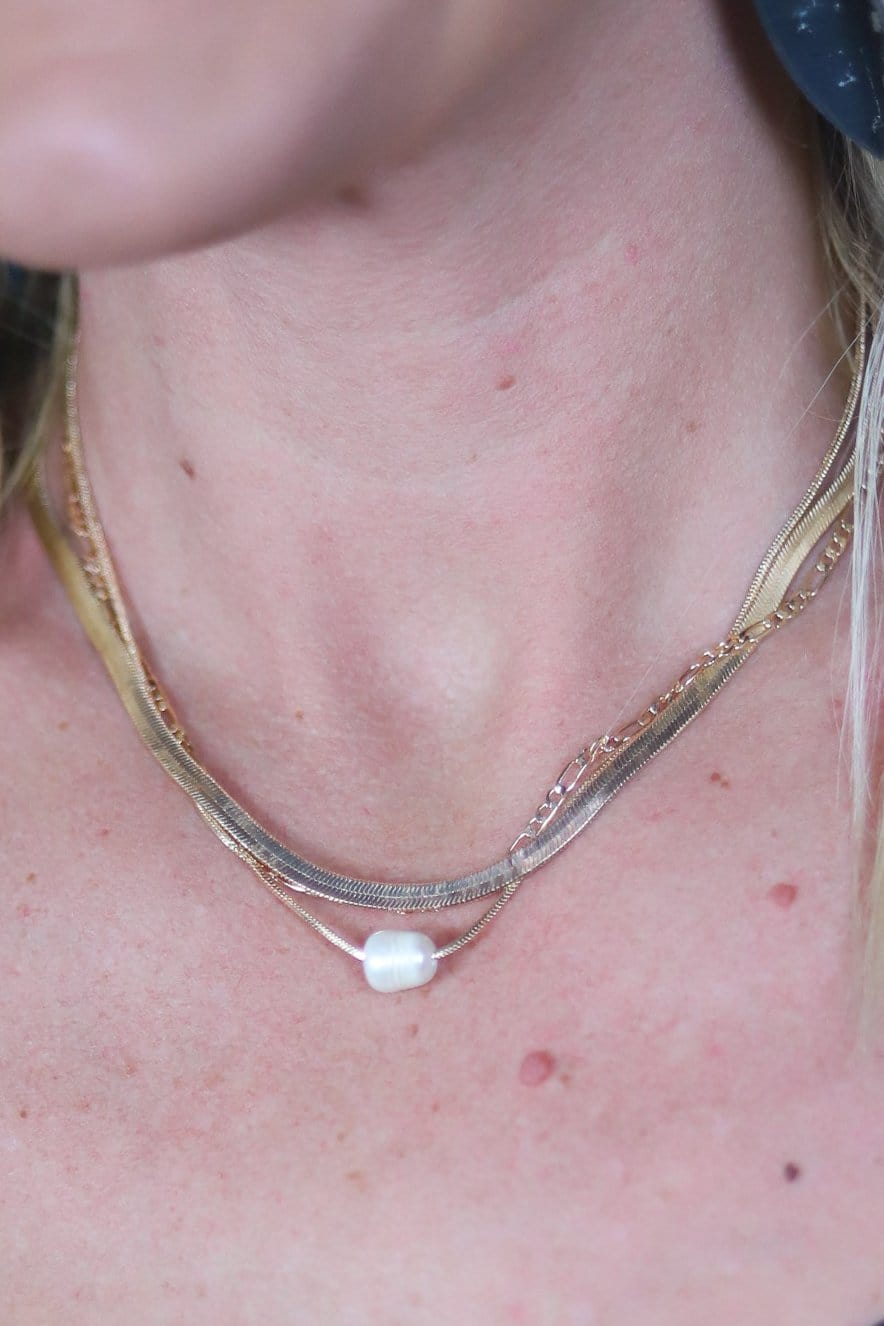 three golden band bead necklace 