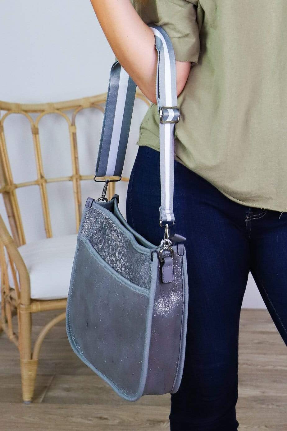 Jolee Printed Neoprene Crossbody w/Guitar Strap - Cheetah