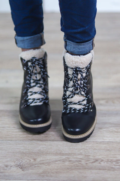 thick heel fur tongue boot 