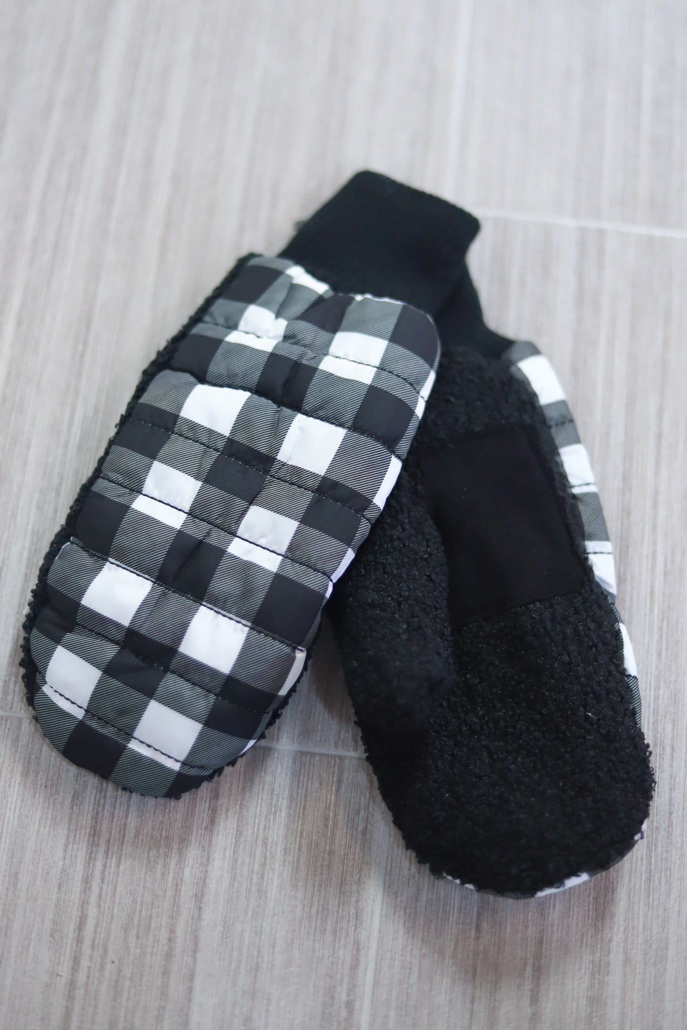 Black Buffalo Plaid Puffer Glove