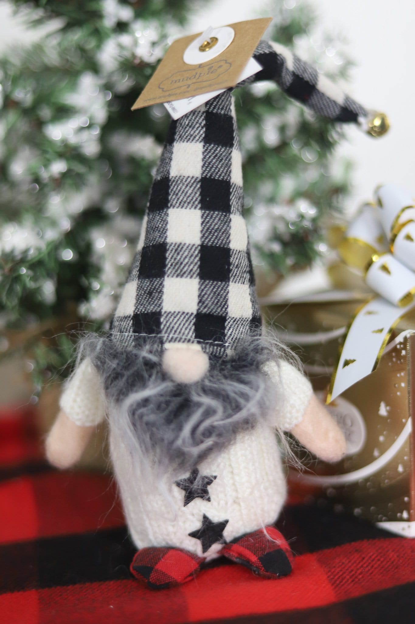 Star Check Gnome Sitter