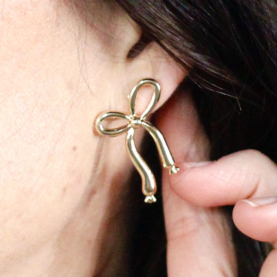 Shiny Balloon Ribbon Stud
