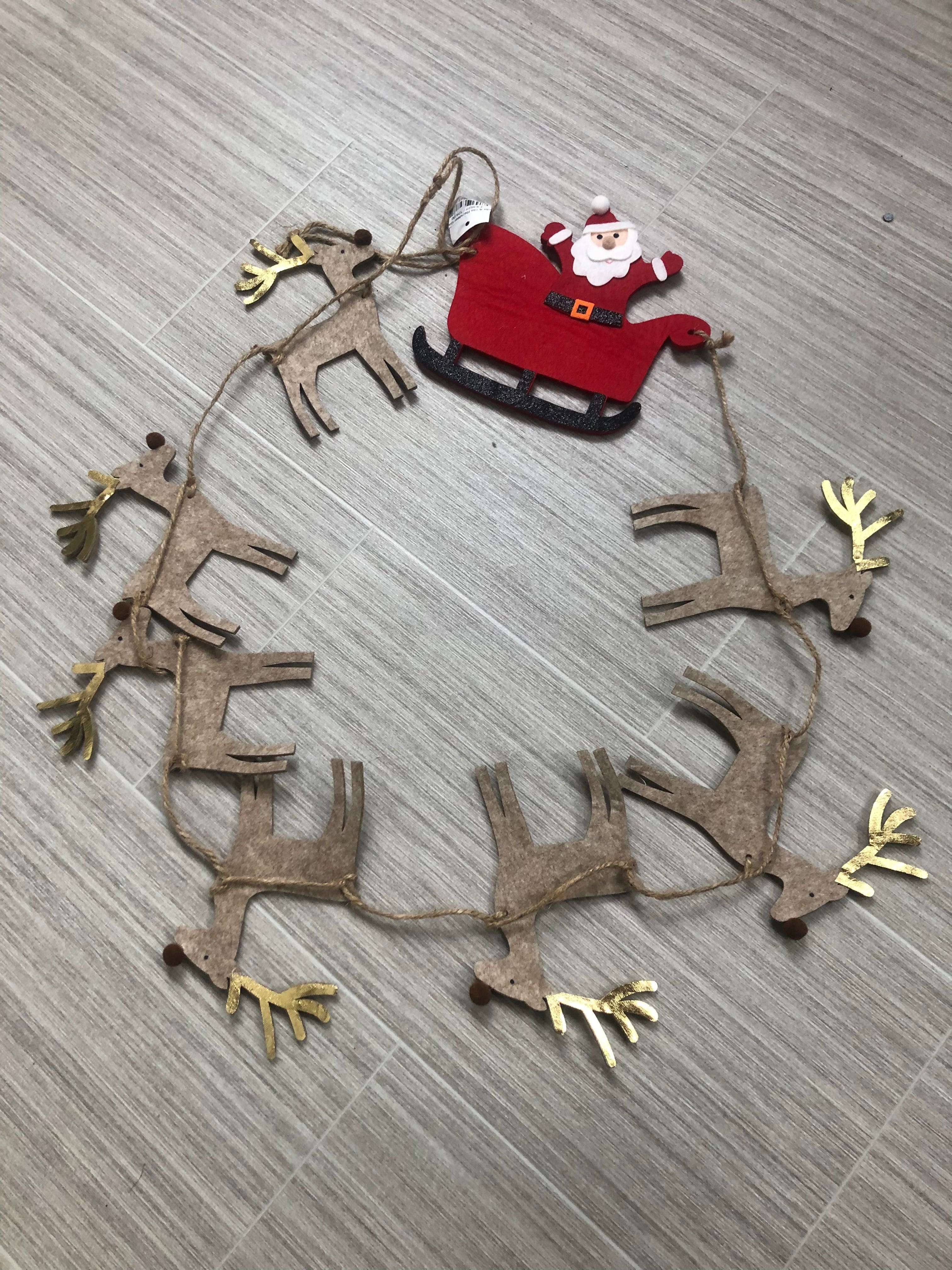 Santa & His Reindeer Garland