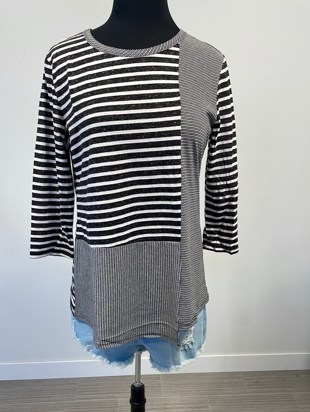 Black Stripe 3/4 Sleeve Top